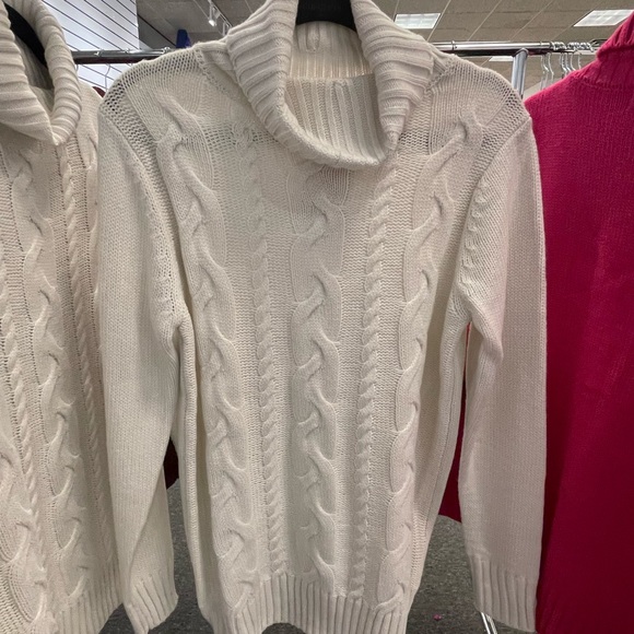 NWT White Braided front turtleneck sweater - Picture 4 of 4